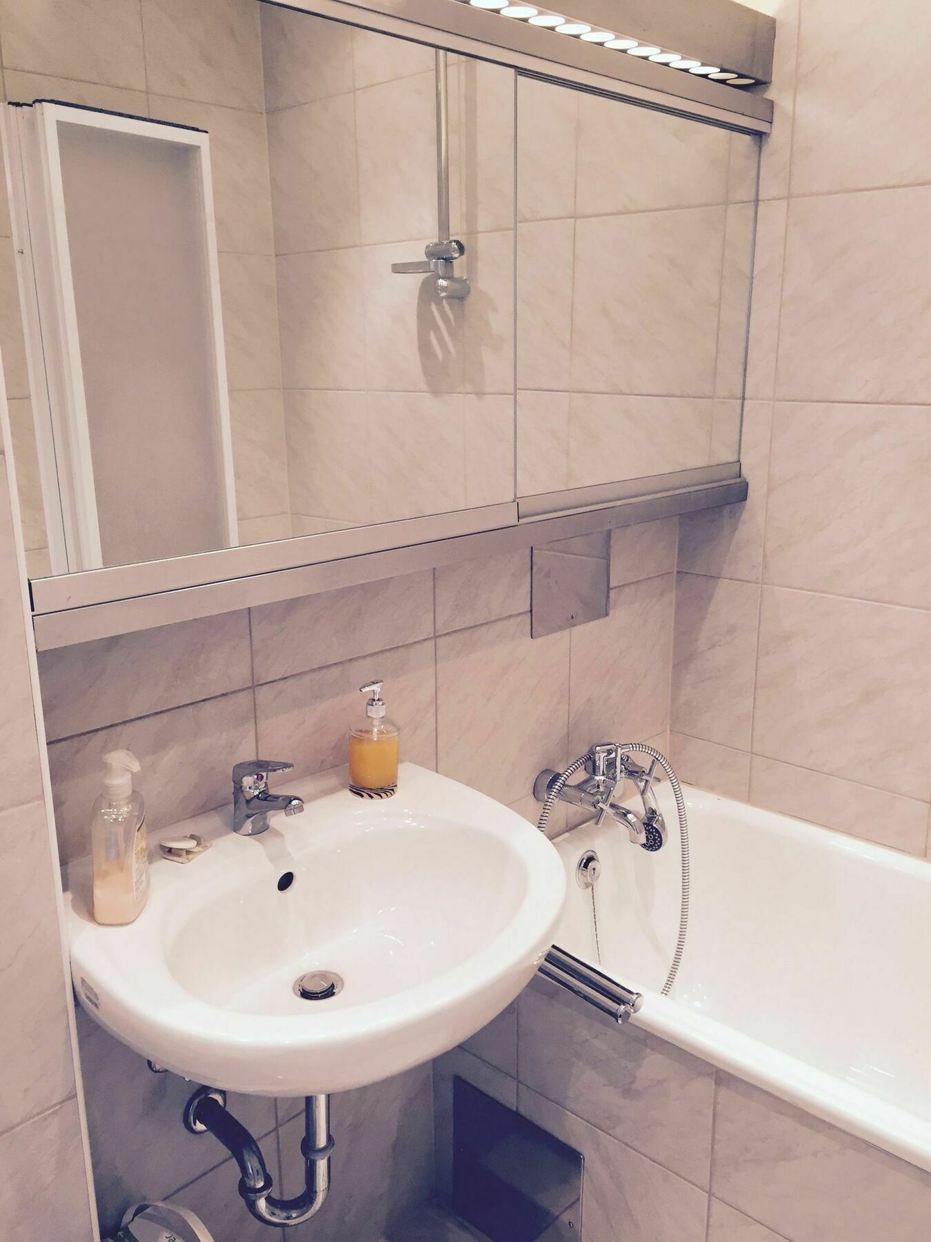 Affordable Studio Near City Center Wien Ngoại thất bức ảnh